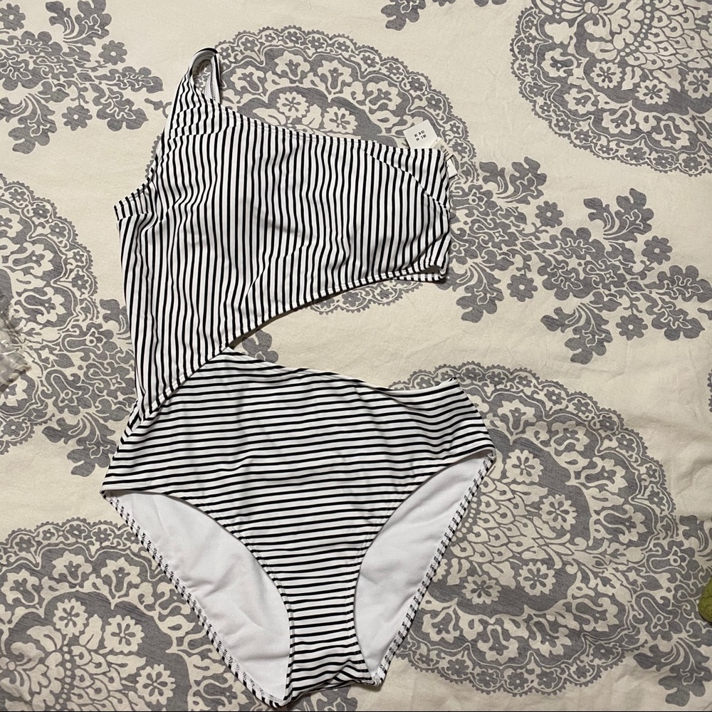 Abercrombie one shouldered swim suit